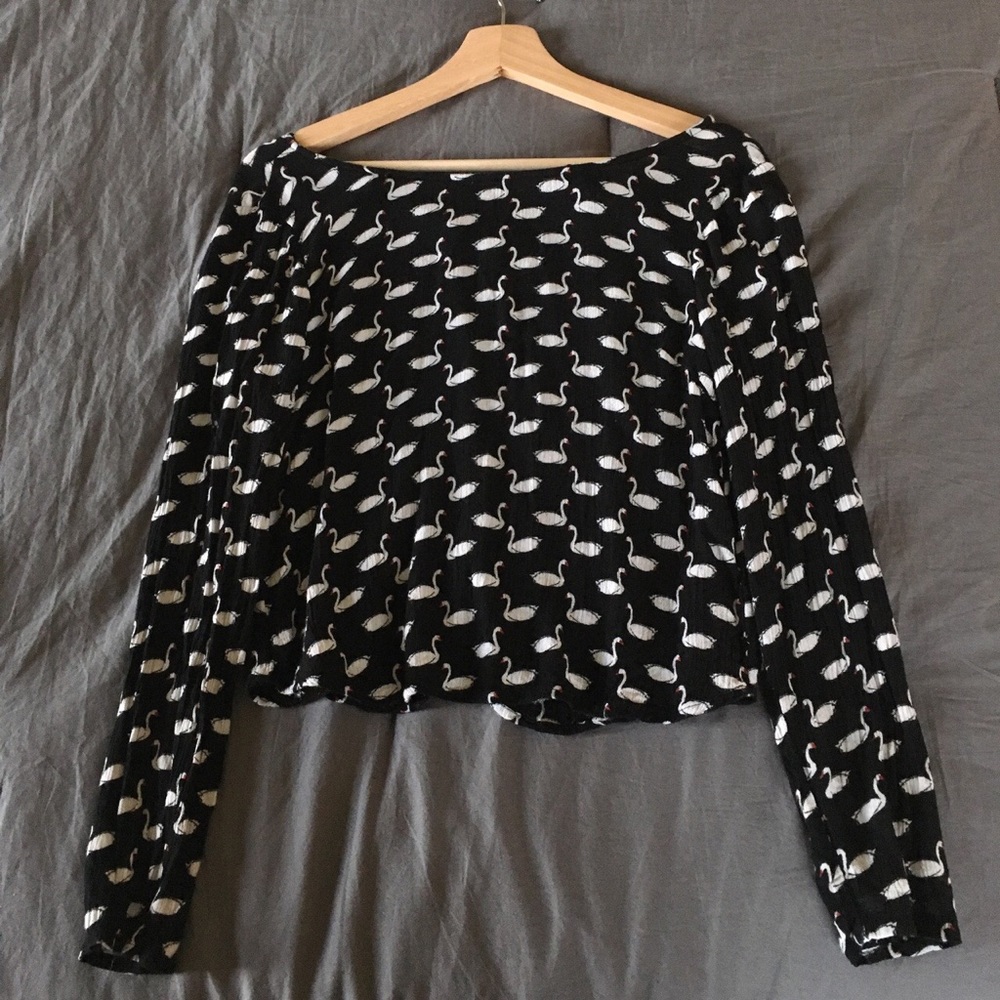 H&M BLACK TOP WITH BUTTON UP BACK - SIZE US 2.